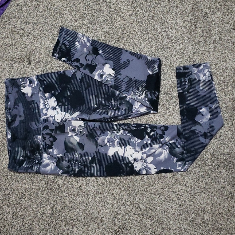 Balance Collection size Medium Womens Leggings